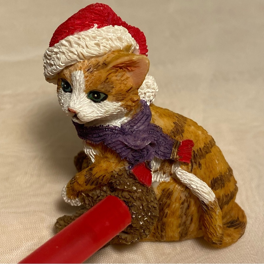 Vintage cat figurine lot Holiday Christmas Cats Santa hat 3 kitties Playing 90s - Picture 5 of 16